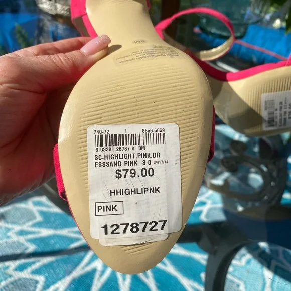 Hot Pink Heels. - Picture 4 of 6